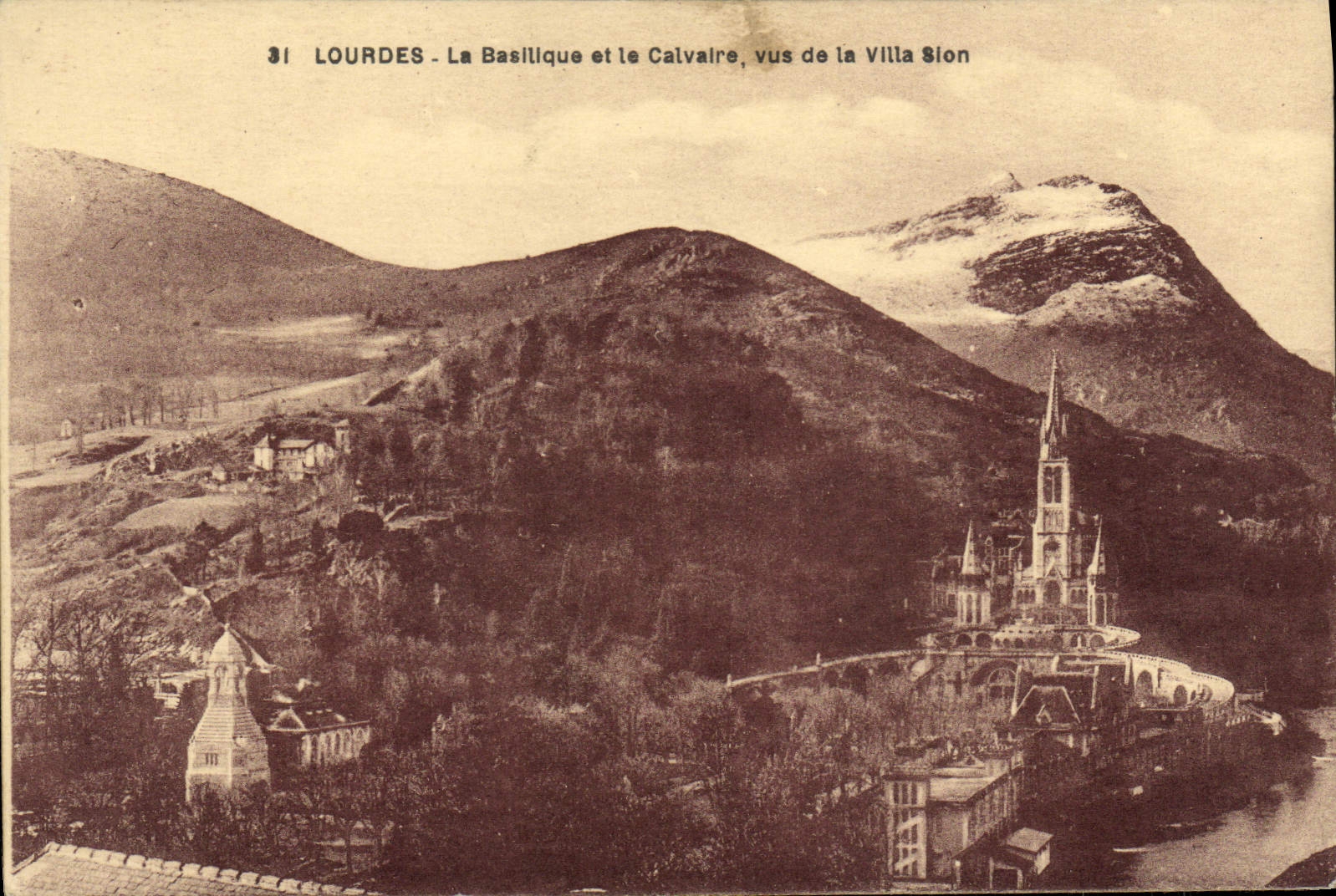 CPA Lourdes Basilique et le Gave vus de la villa Sion