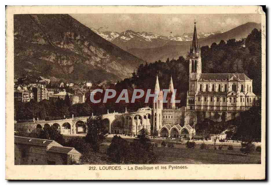 CPA Lourdes Basilique et le Pyrenees