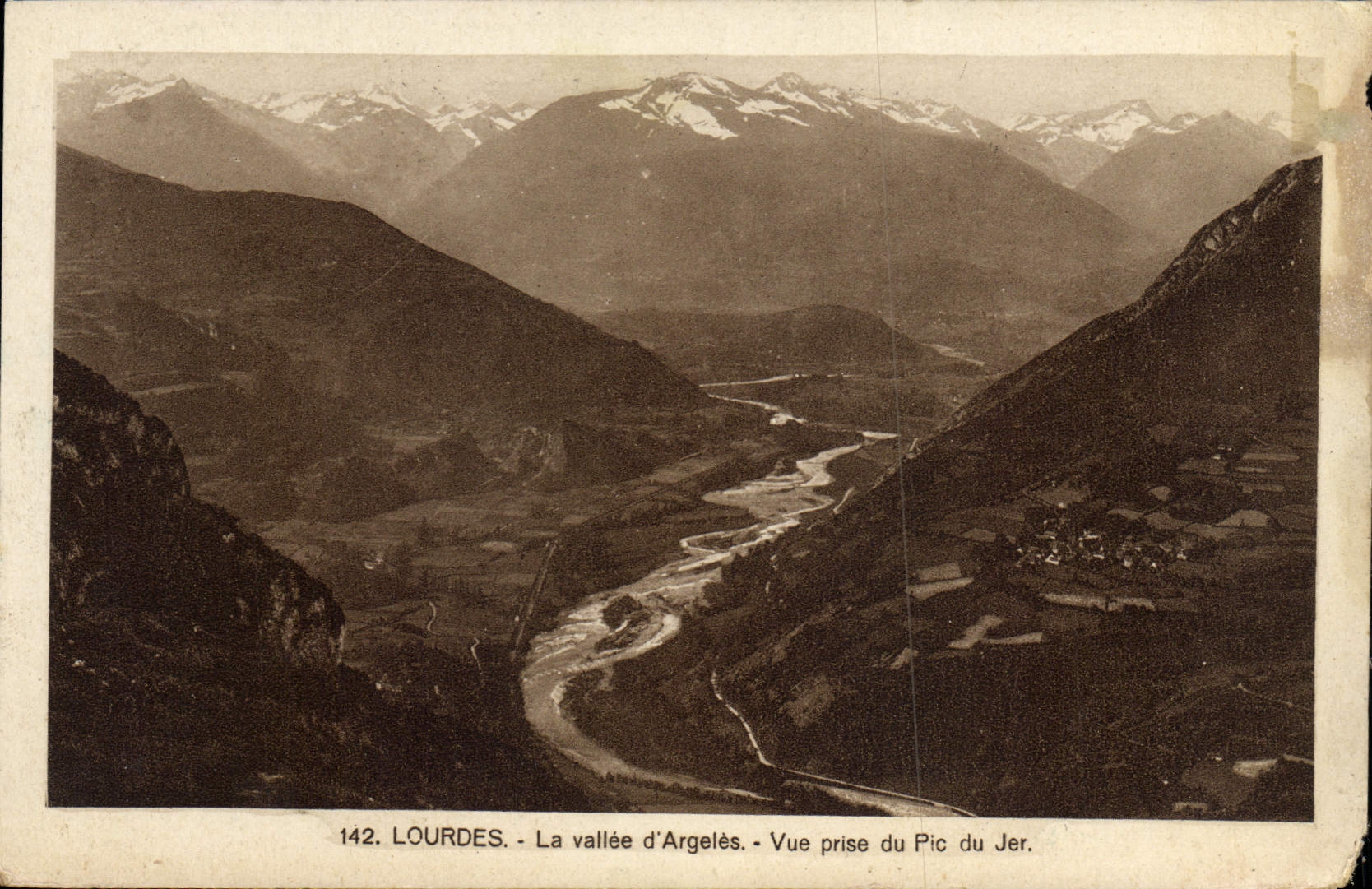 CPA Lourdes La Vallee d'Argeles Vue Prise du Pic du Jer