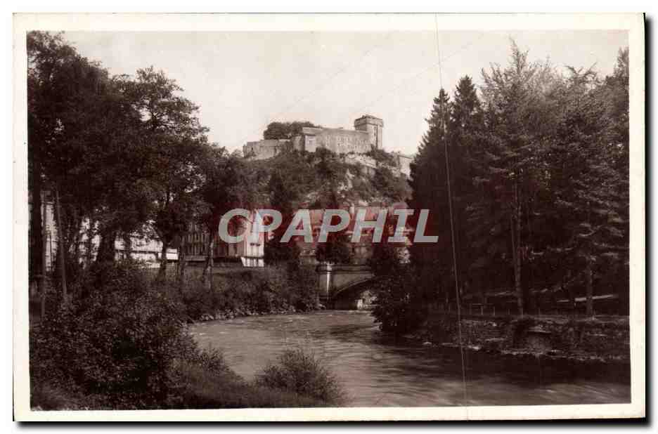 CPA Lourdes Le Chateau Fort et le Gave
