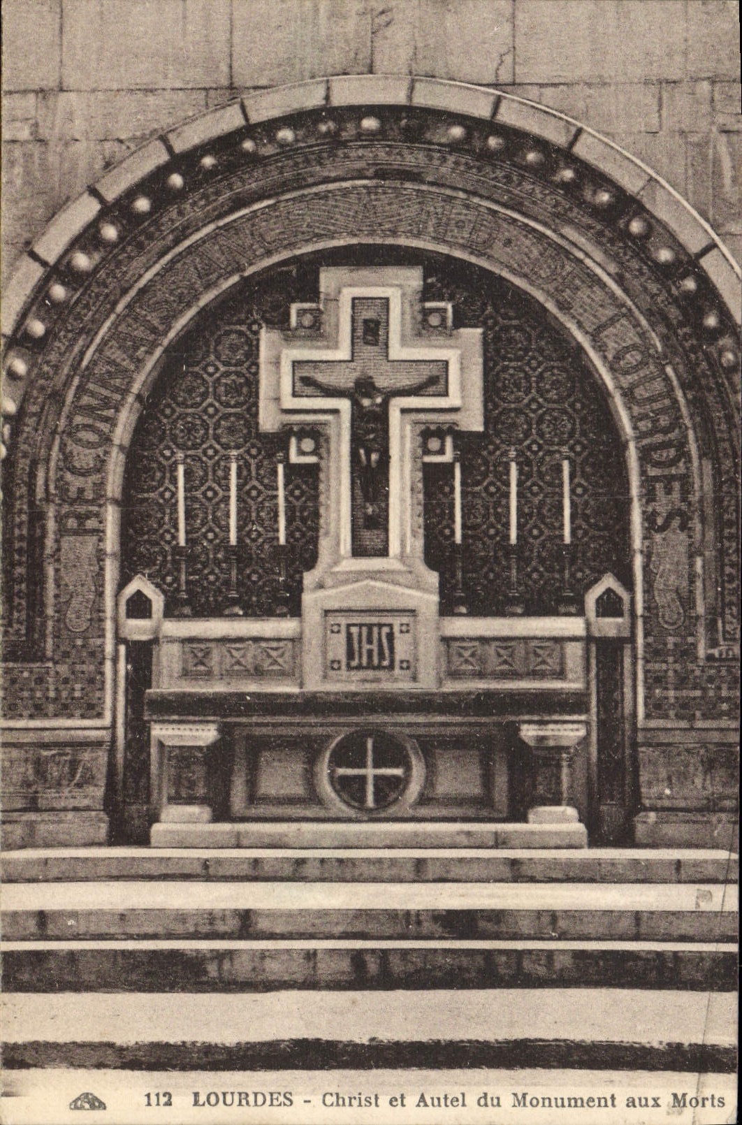 CPA Lourdes Christ et Autel du Monument aux Morts