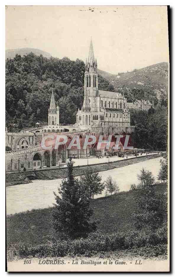 CPA Lourdes La Basilique et le Gave