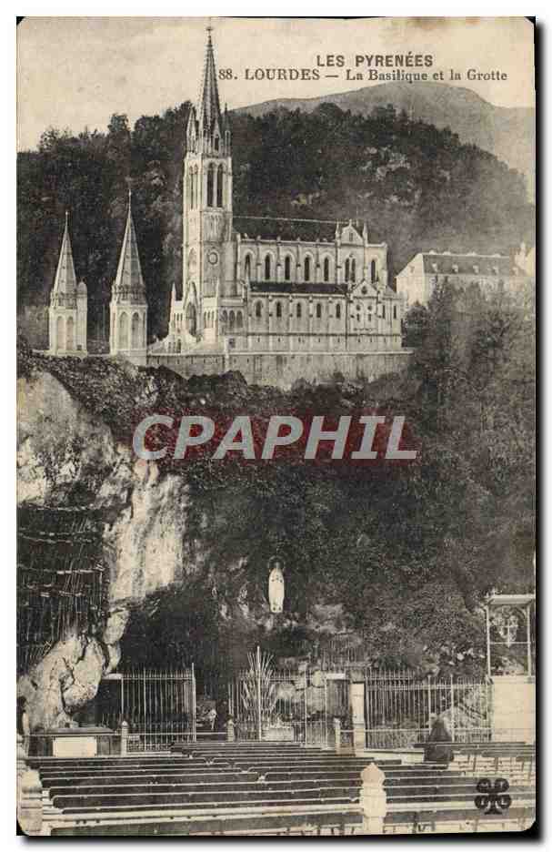 CPA Lourdes La Basilique et la grotte