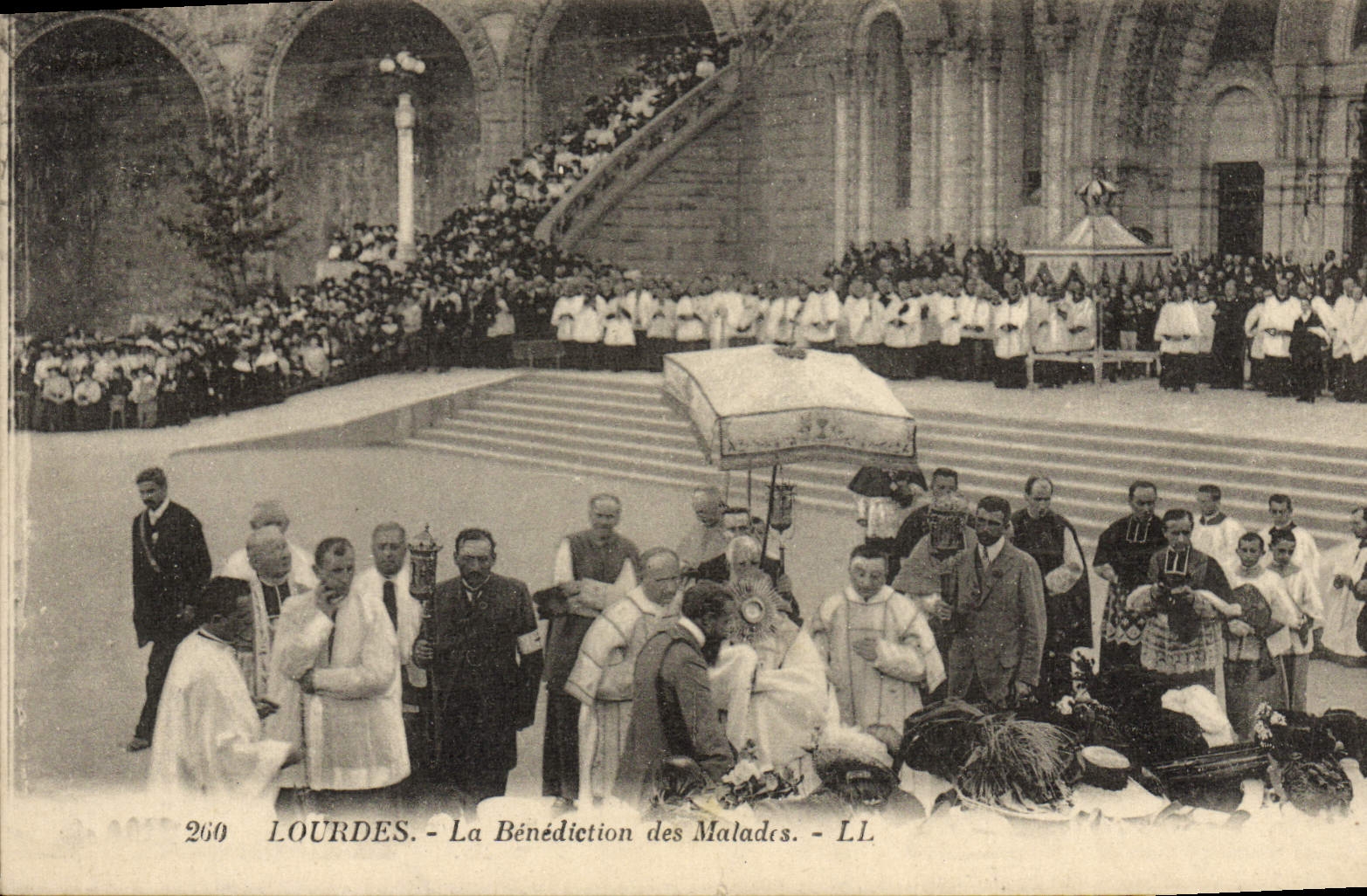 CPA Lourdes La Benediction des Malades