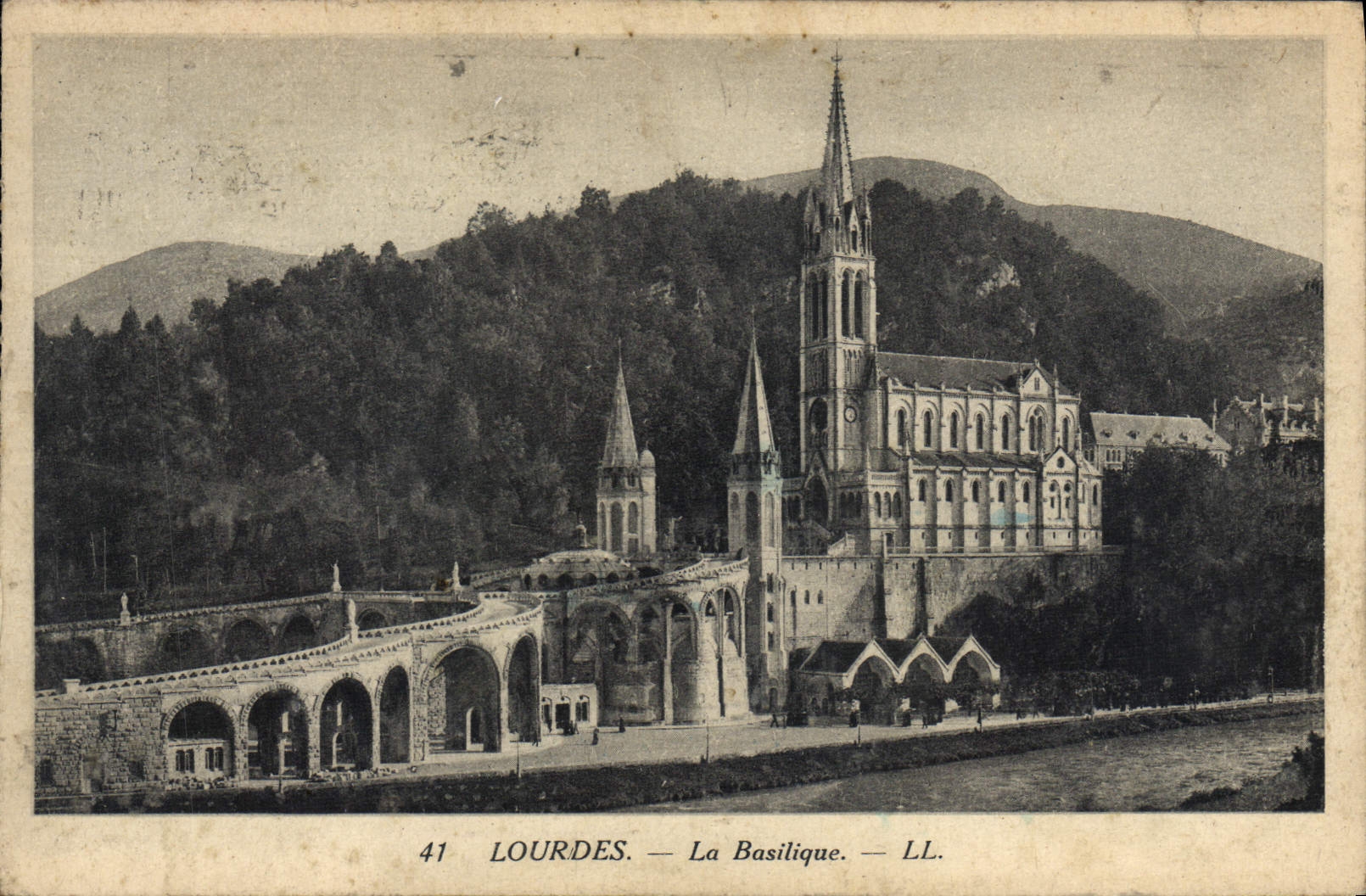 CPA Lourdes La Basilique 