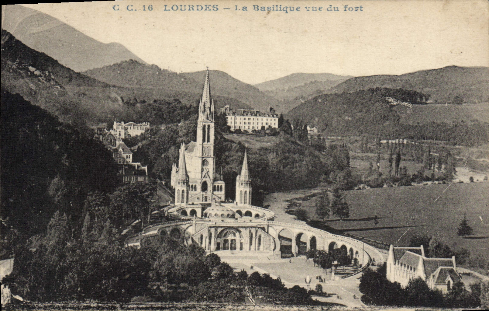 Lourdes — La Basilique vue du fort — C.G.16