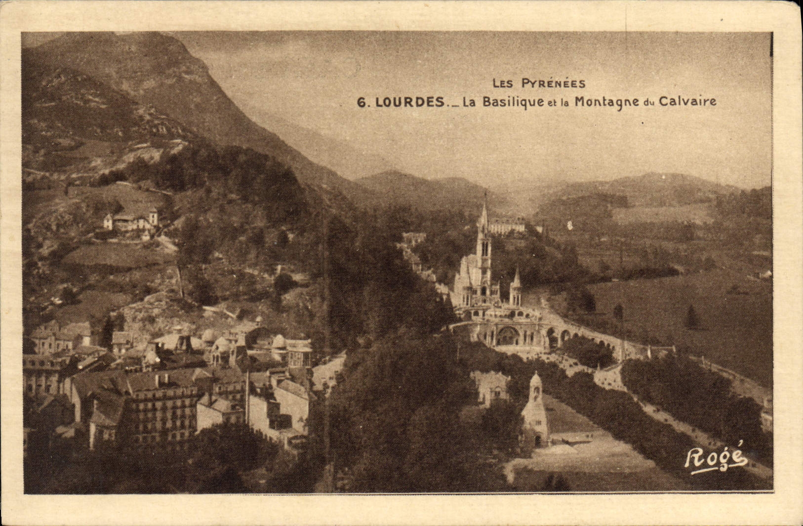 CPA Lourdes La Basilique et la montagne du calvaire