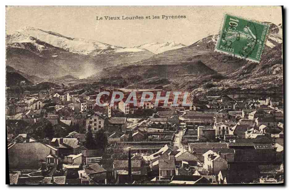 Le Vieux Lourdes et les Pyrénées — vue panoramique — éditeur non visible