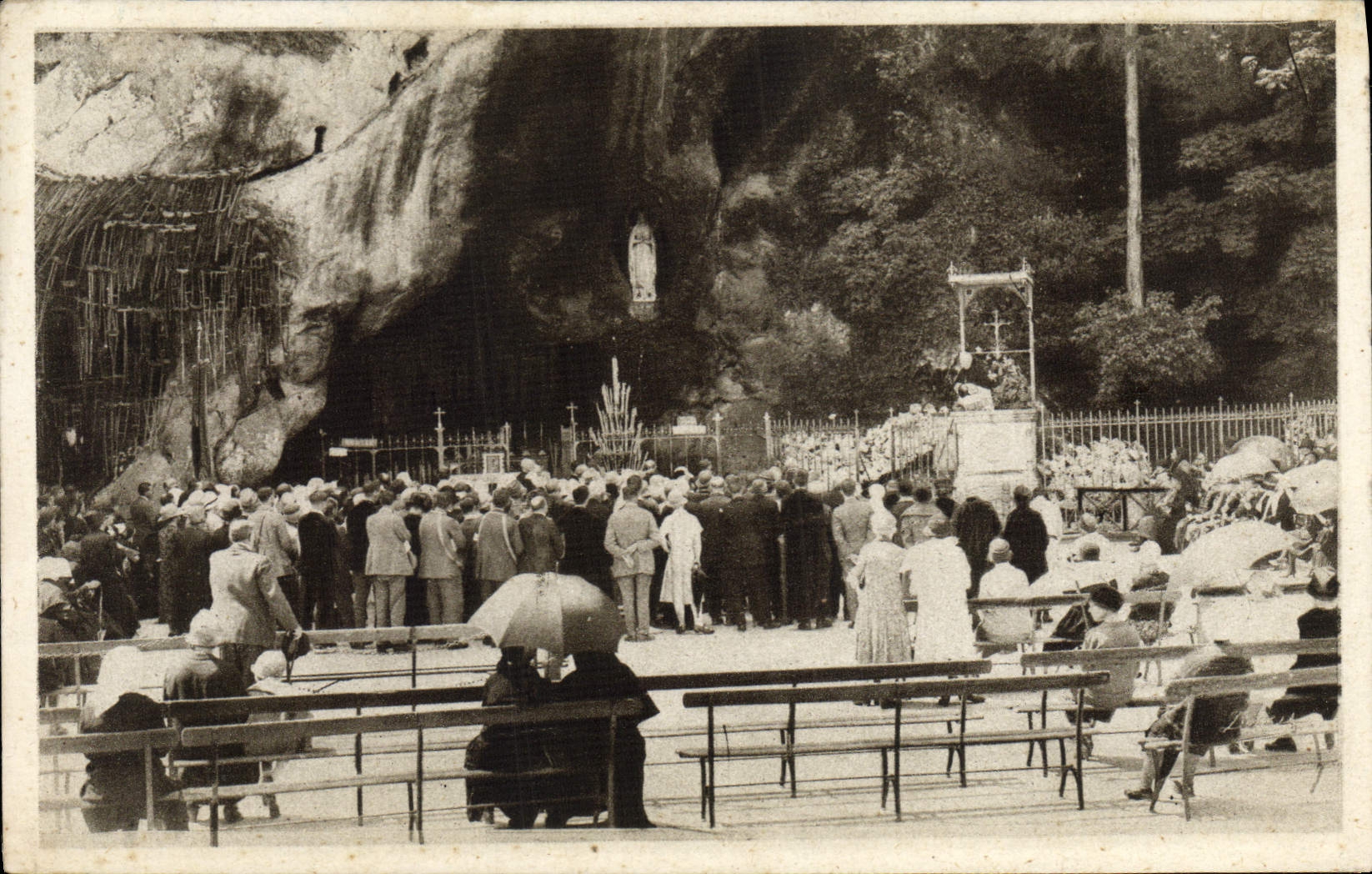 CPA Lourdes La Grotie Miraculeuse