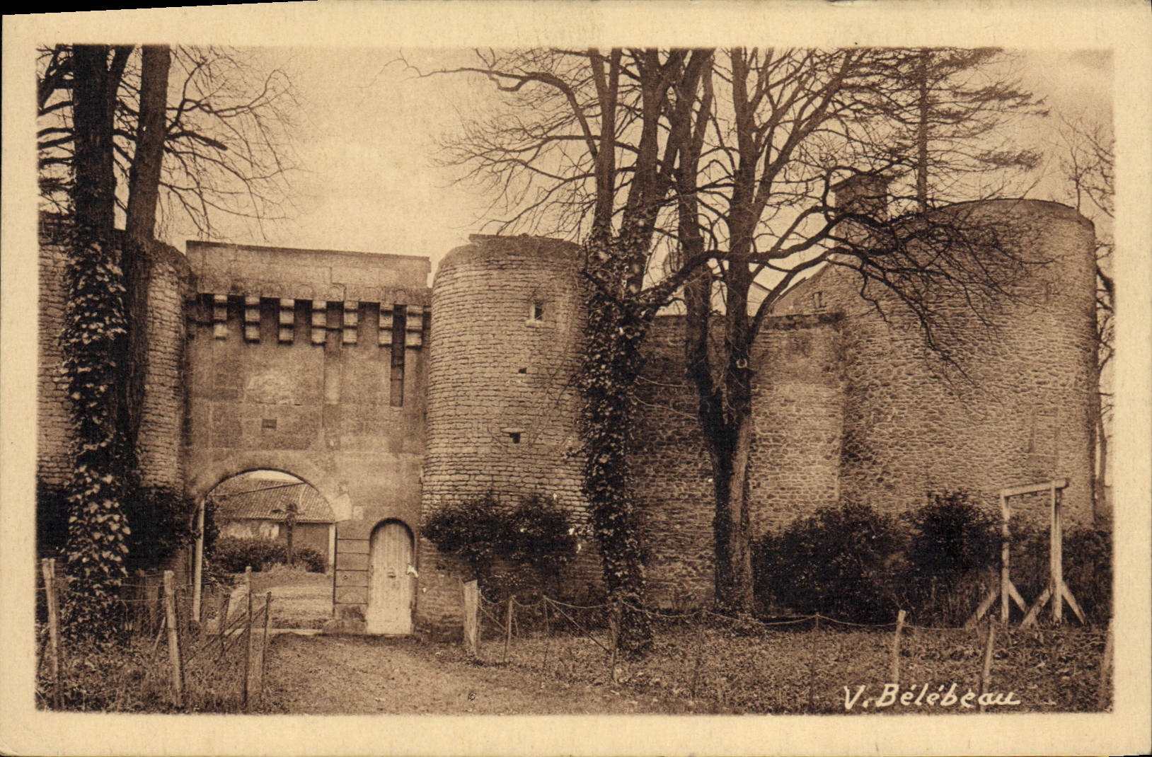 CPA Neuville Chateau de Furigny 