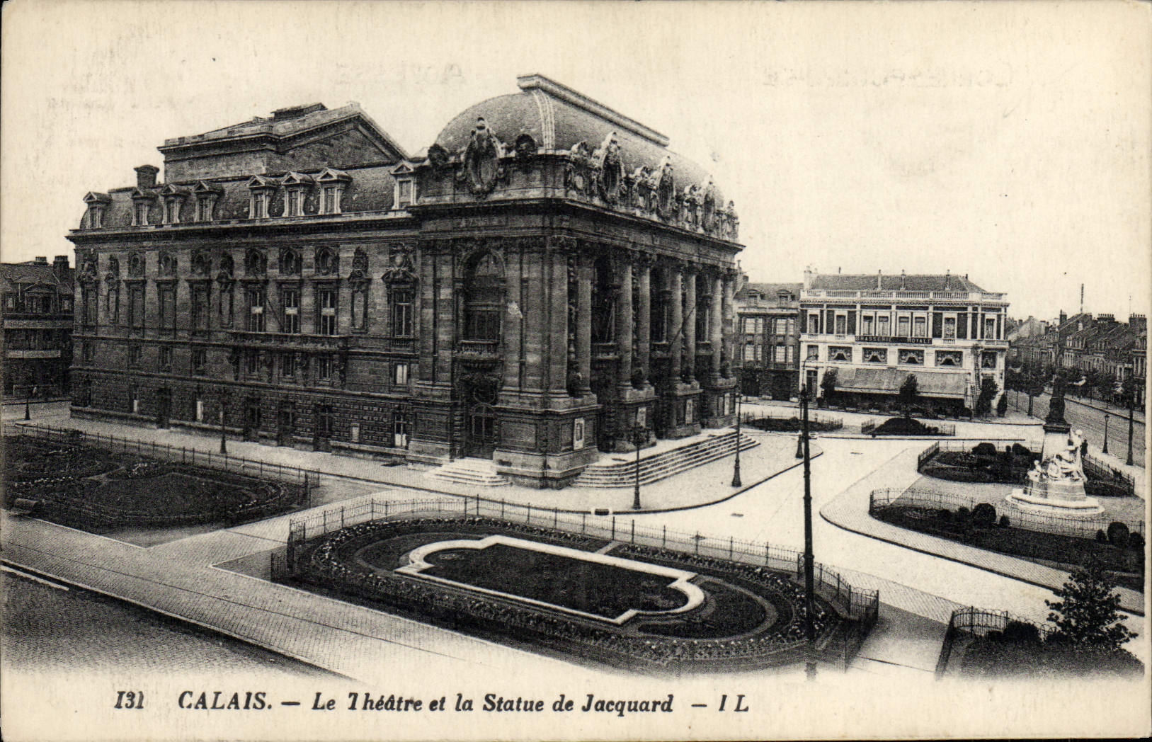 CPA Calais Le Theatre et la Statue de Jacquard