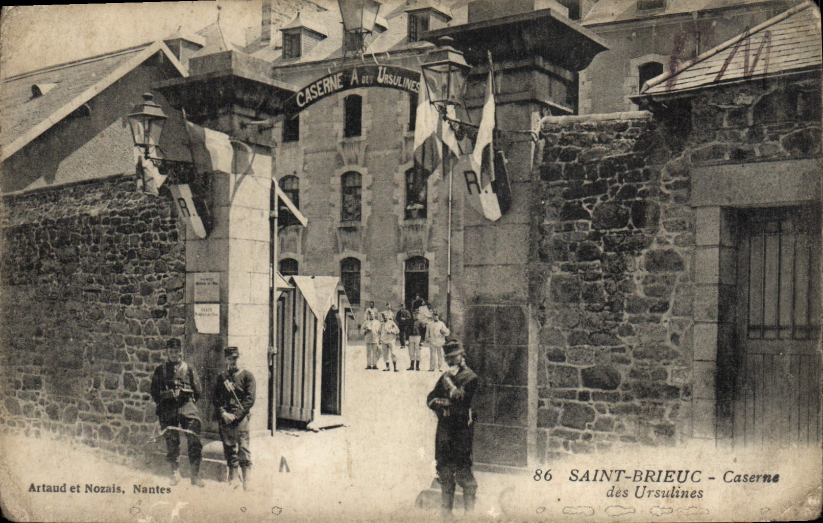 CPA Saint Brieuc Caserne des Ursulines Militaria