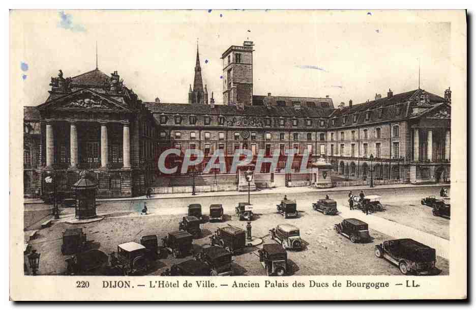 CPA Dijon L'Hotel De Ville Ancien Palais Des Ducs De Bourgogne
