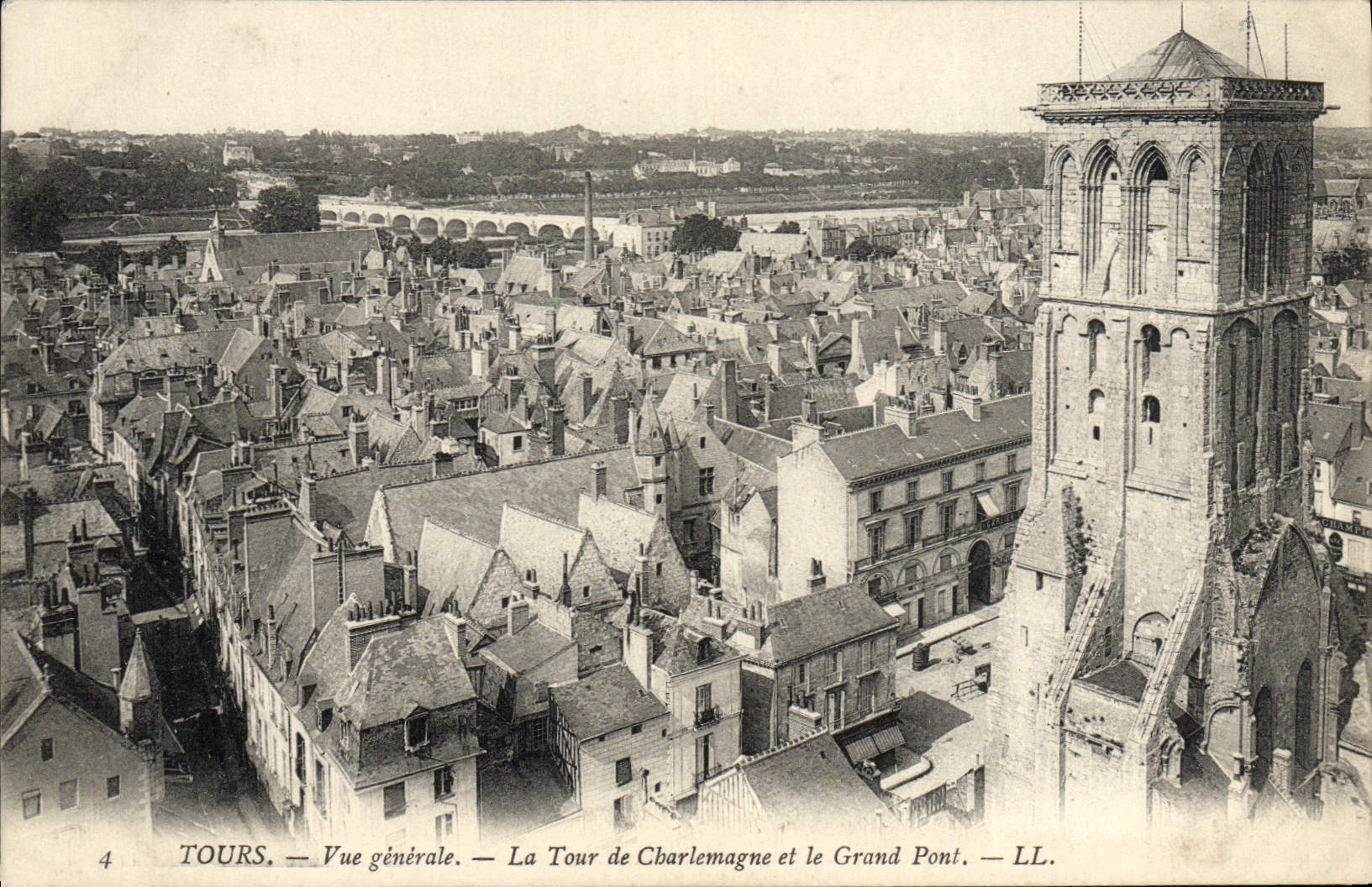 CPA Tours Vue Generale La Tour De Charlemagne et le grand pont 