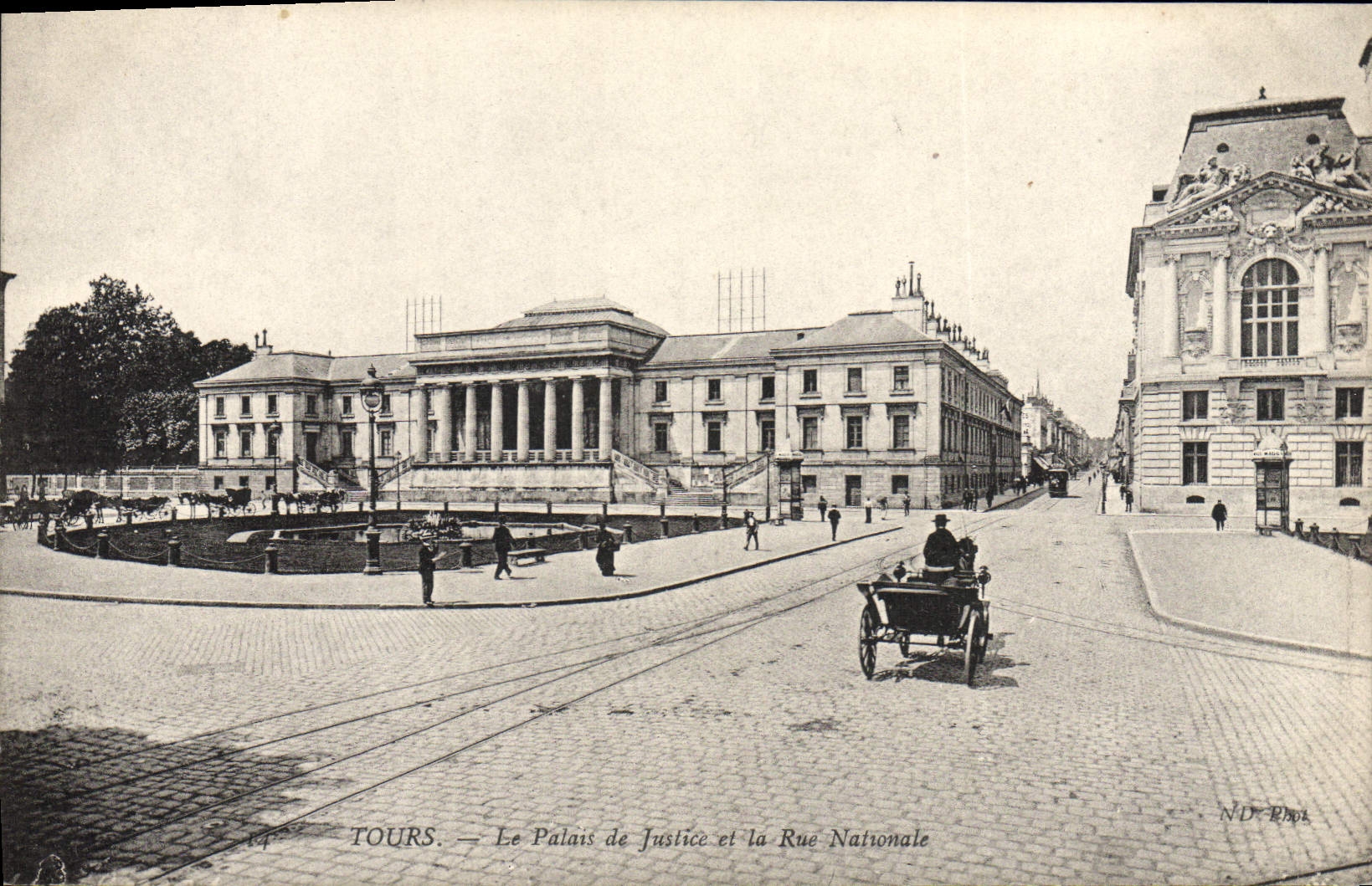 CPA Tours Le Palais De Justice et la rue Nationale