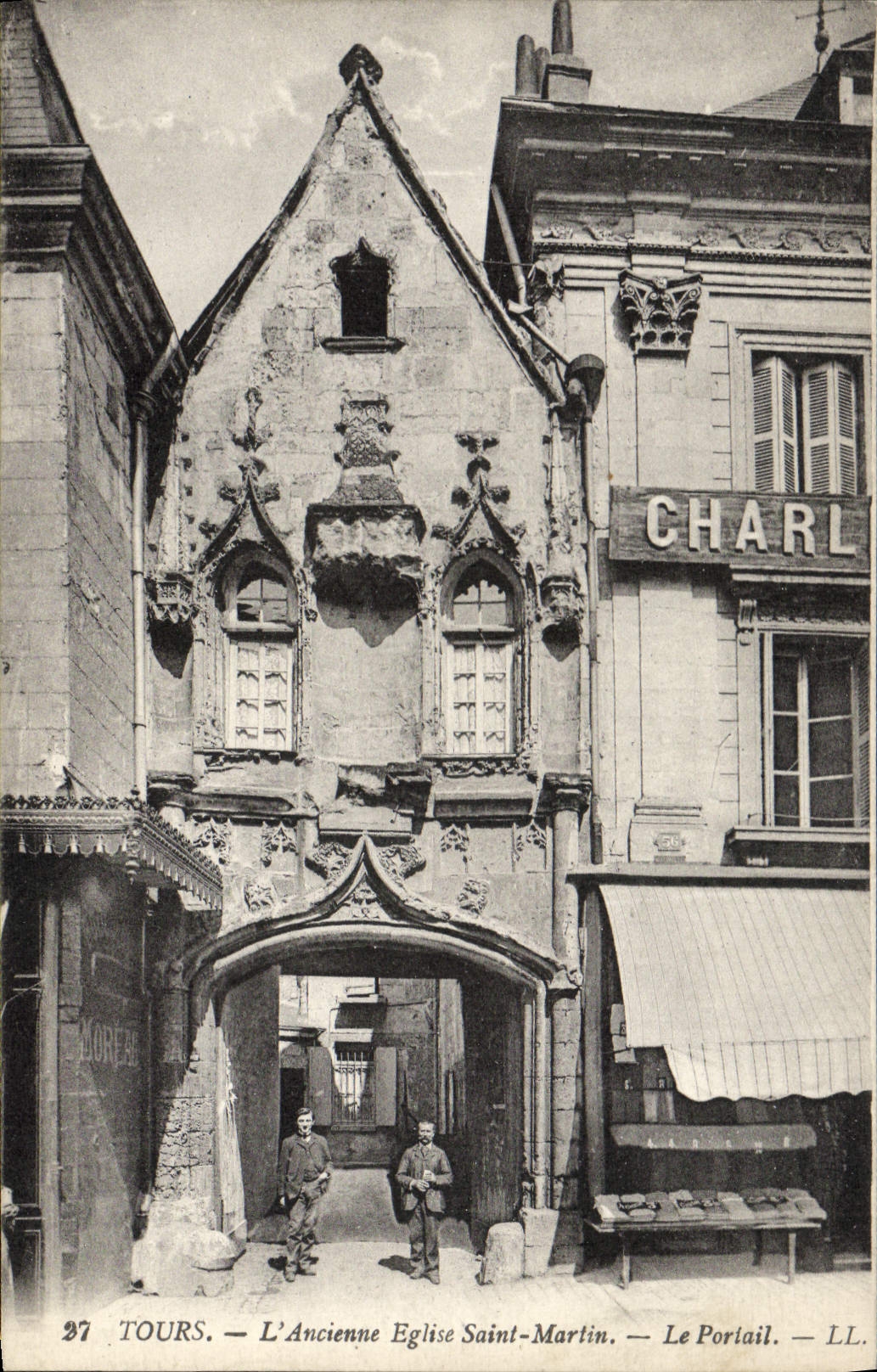 CPA Tours L'Ancienne Eglise Saint Martin Le portail 