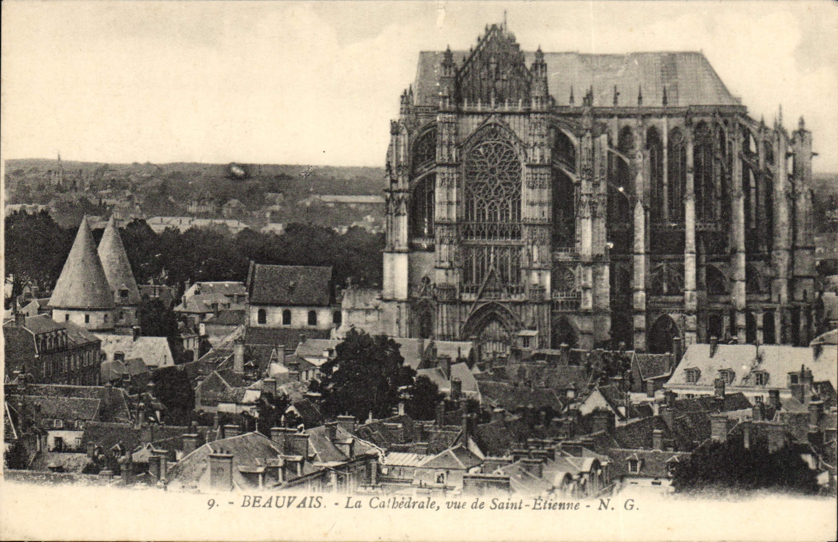 Beauvais - La Cathédrale, vue de Saint-Étienne - N. G.