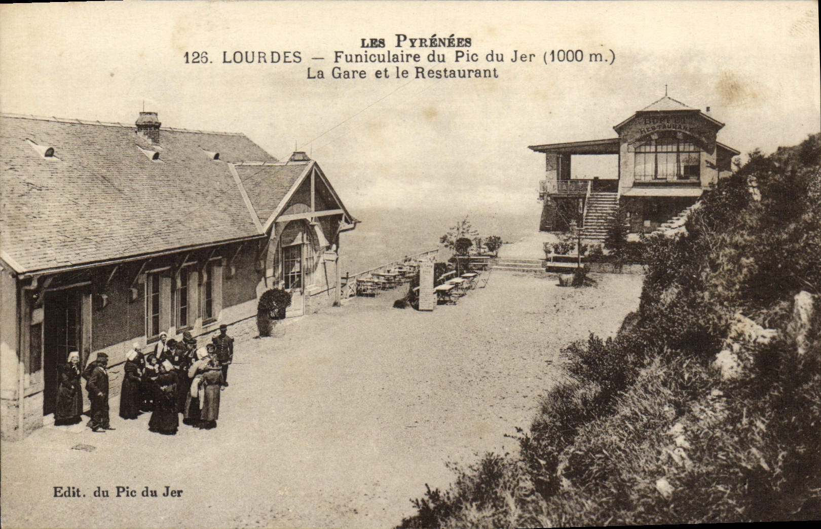 CPA Lourdes Funiculaire du Pic Du Jer La gare et le restaurant