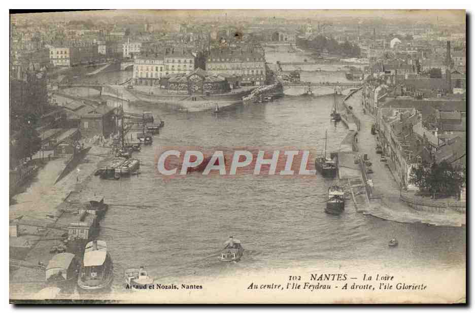 CPA Nantes La Loire Au Centre L'Ile Feydeau A droite l'ile Gloriette