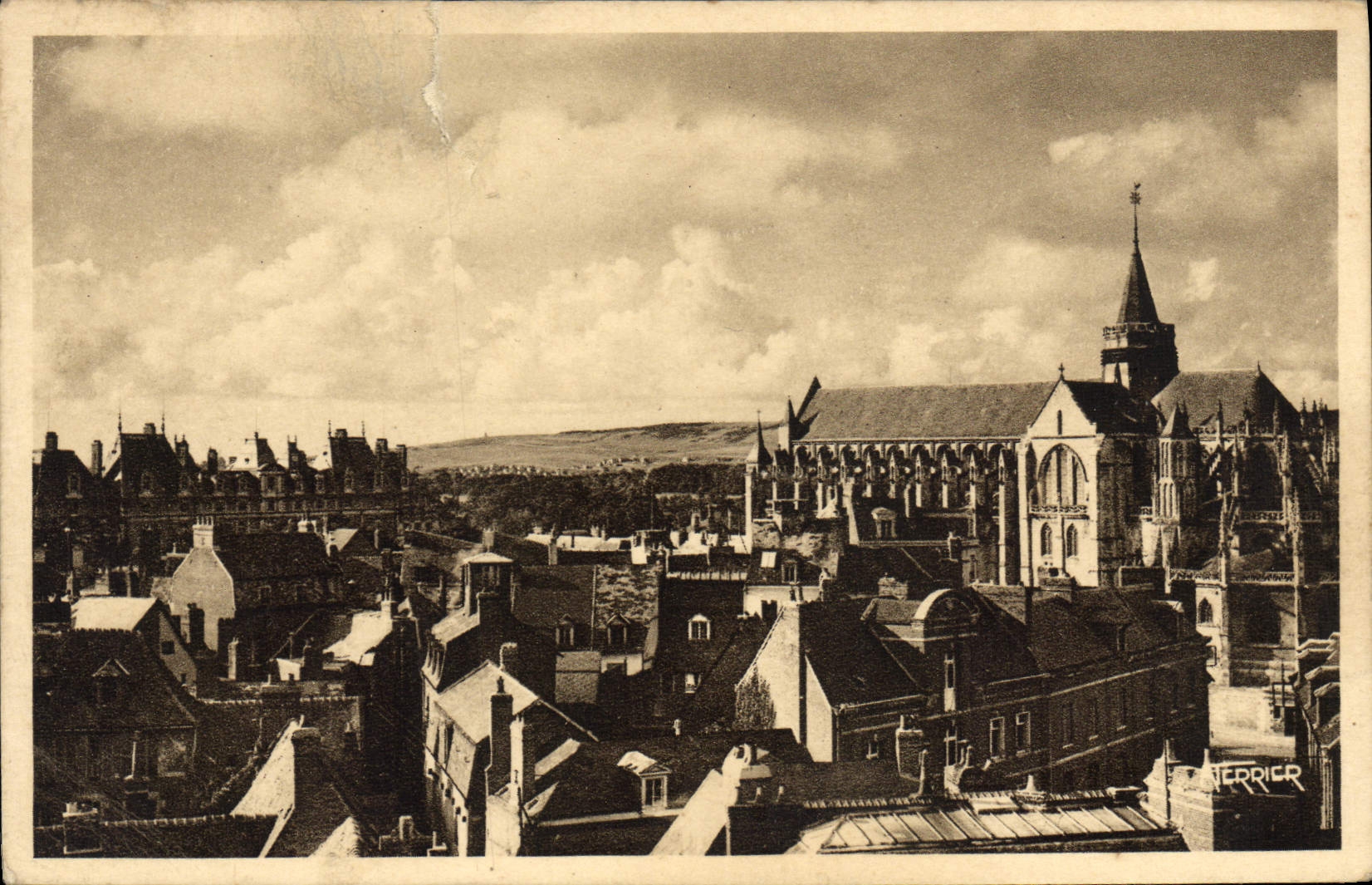 CPA Le Treport Eu Mers Eu Vue Generale sur la cathedrale et le chateau