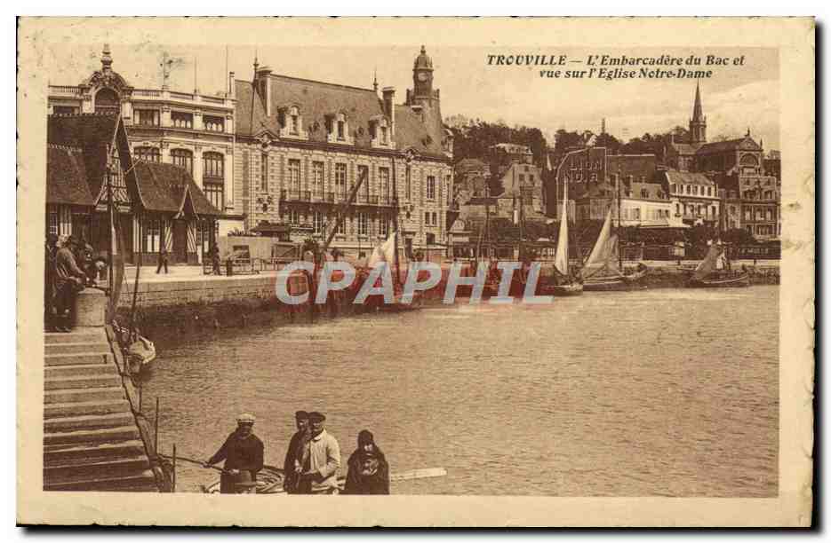 CPA Trouville L'Embarcade du Bac et Vue Sur L'Eglise Notre Dame