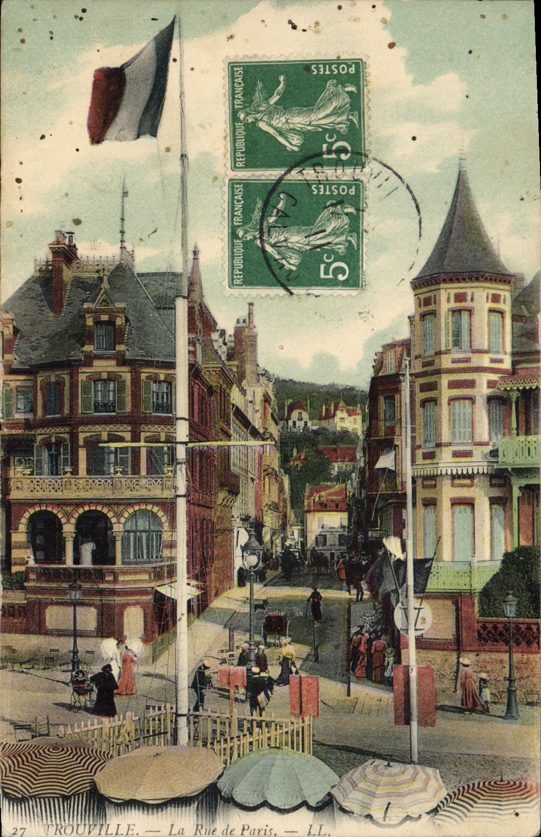 CPA Trouville La Rue de Paris