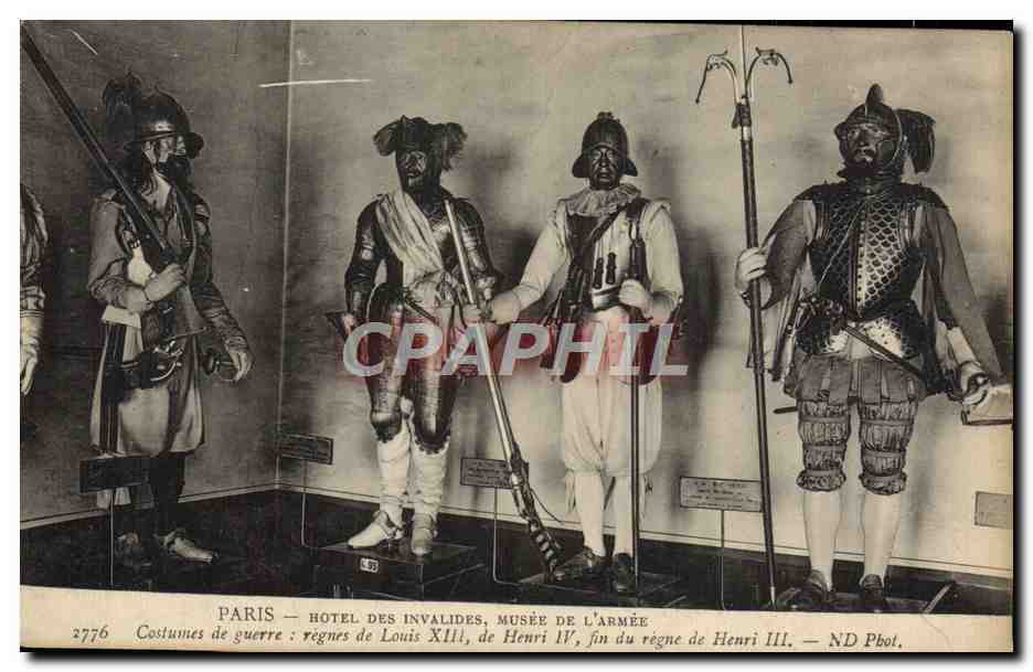 CPA Paris Hotel Des Invalides Musee De L'Armee Costumes de guerre Louis XIII Henri IV Henri III