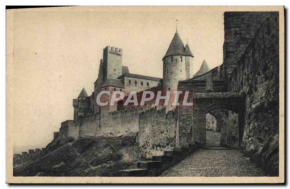 CPA Carcassonne La Cite Avant porte de la porte d'Aude Remparts Cote Ouest