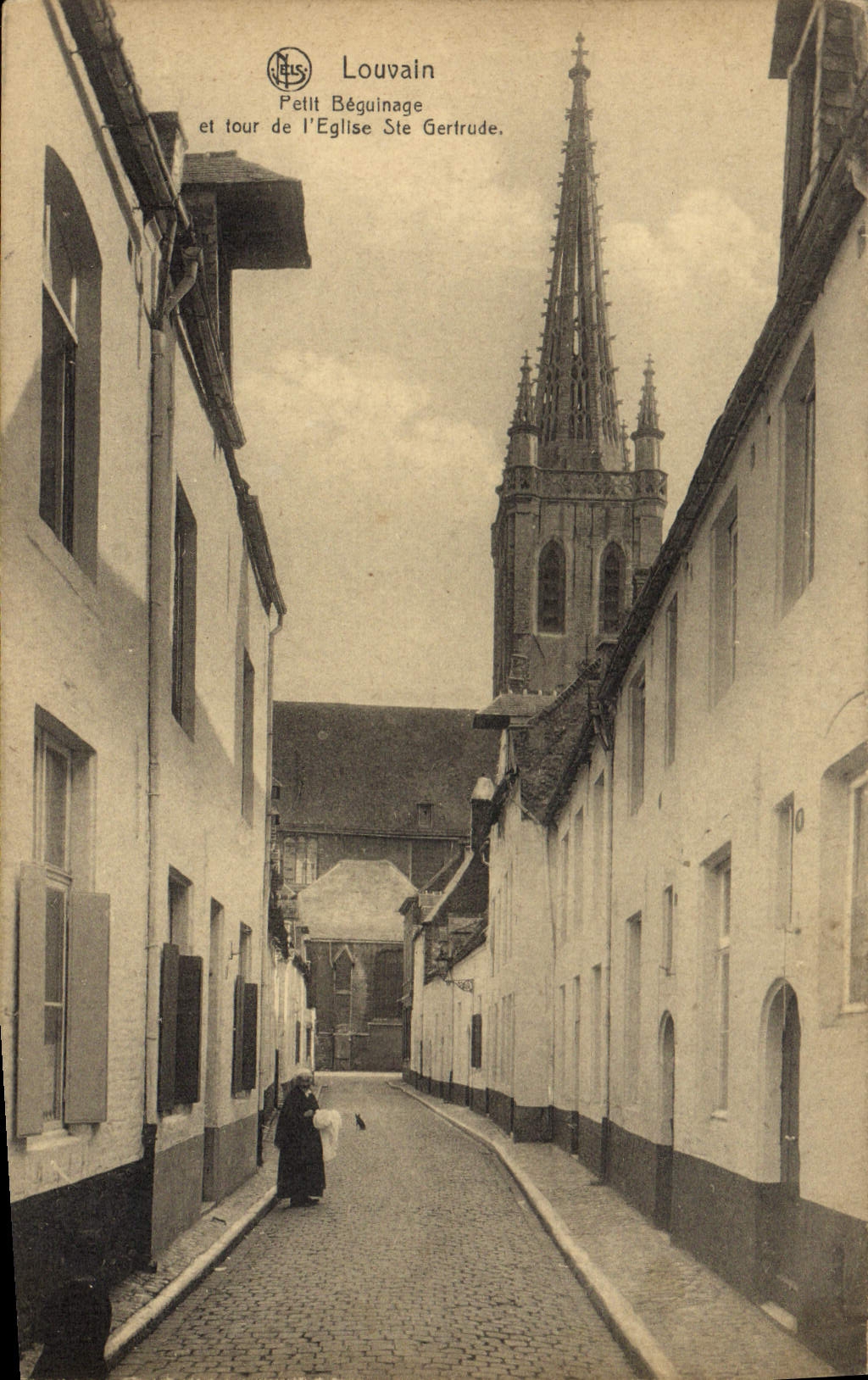 Louvain — Petit Béguinage et tour de l'Église Sainte-Gertrude — Nais