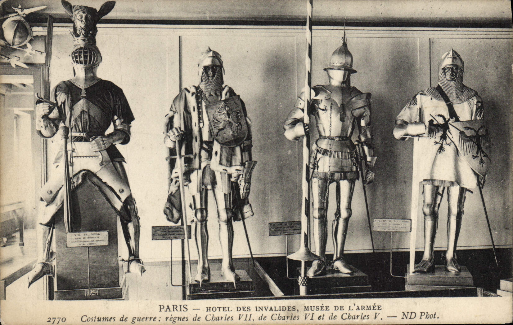 CPA Paris Hotel Des Invalides Musee De L'armee Costumes de guerre Regnes de Charles VII Charles VI Charles V Militaria