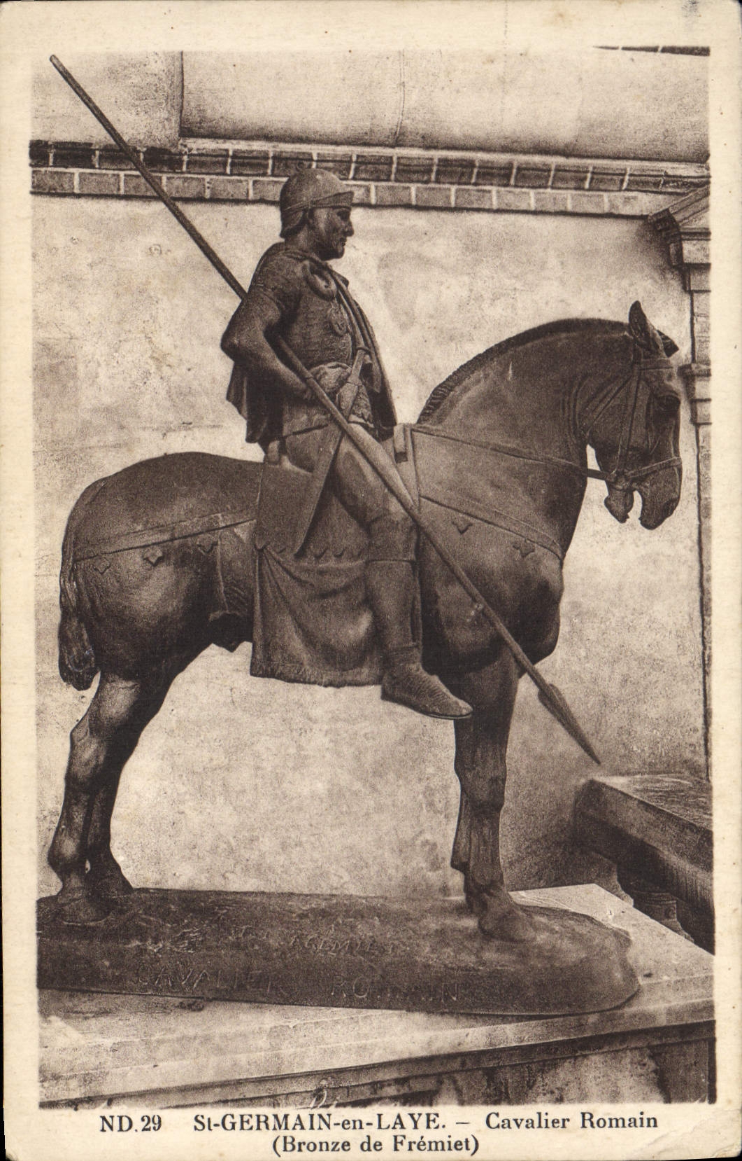 St-GERMAIN-en-LAYE — Cavalier Romain — Bronze de Frémiet