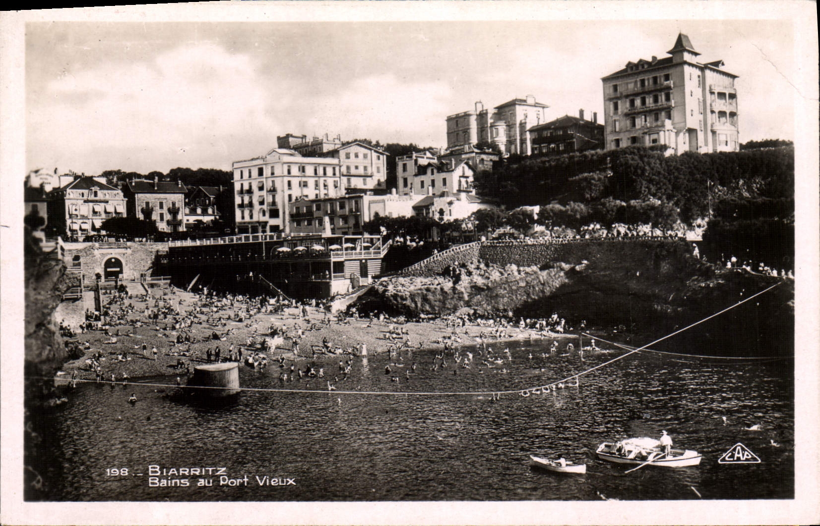 CPM Biarritz Bains Au Port Vieux