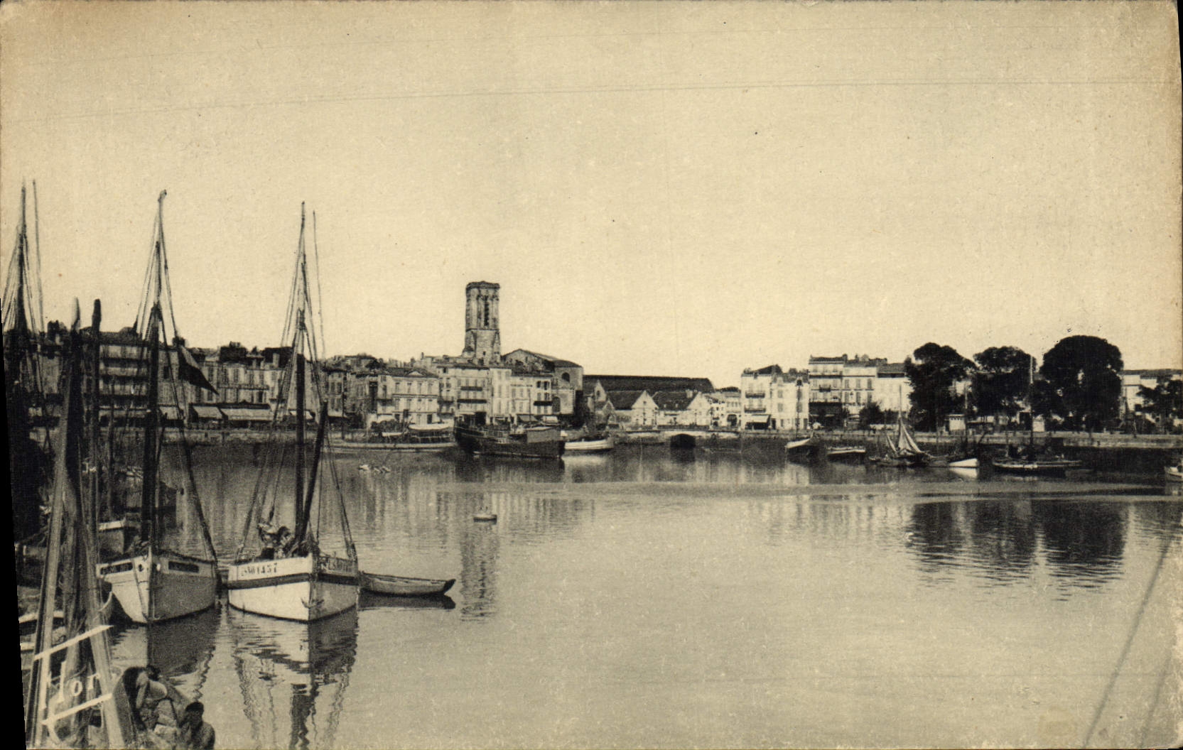CPA La Rochelle Le Port Et Les Quais