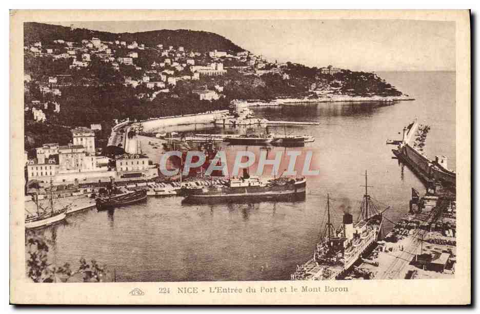 CPA Nice L'Entree du Port et le Mont Boron Bateaux