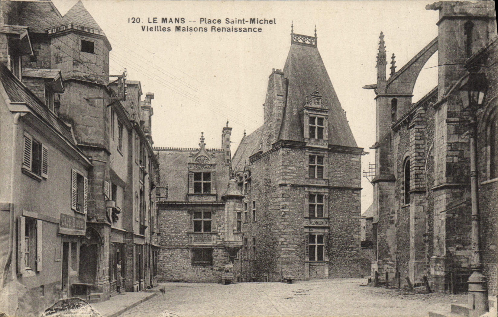 Le Mans — Place Saint-Michel — Vieilles Maisons Renaissance