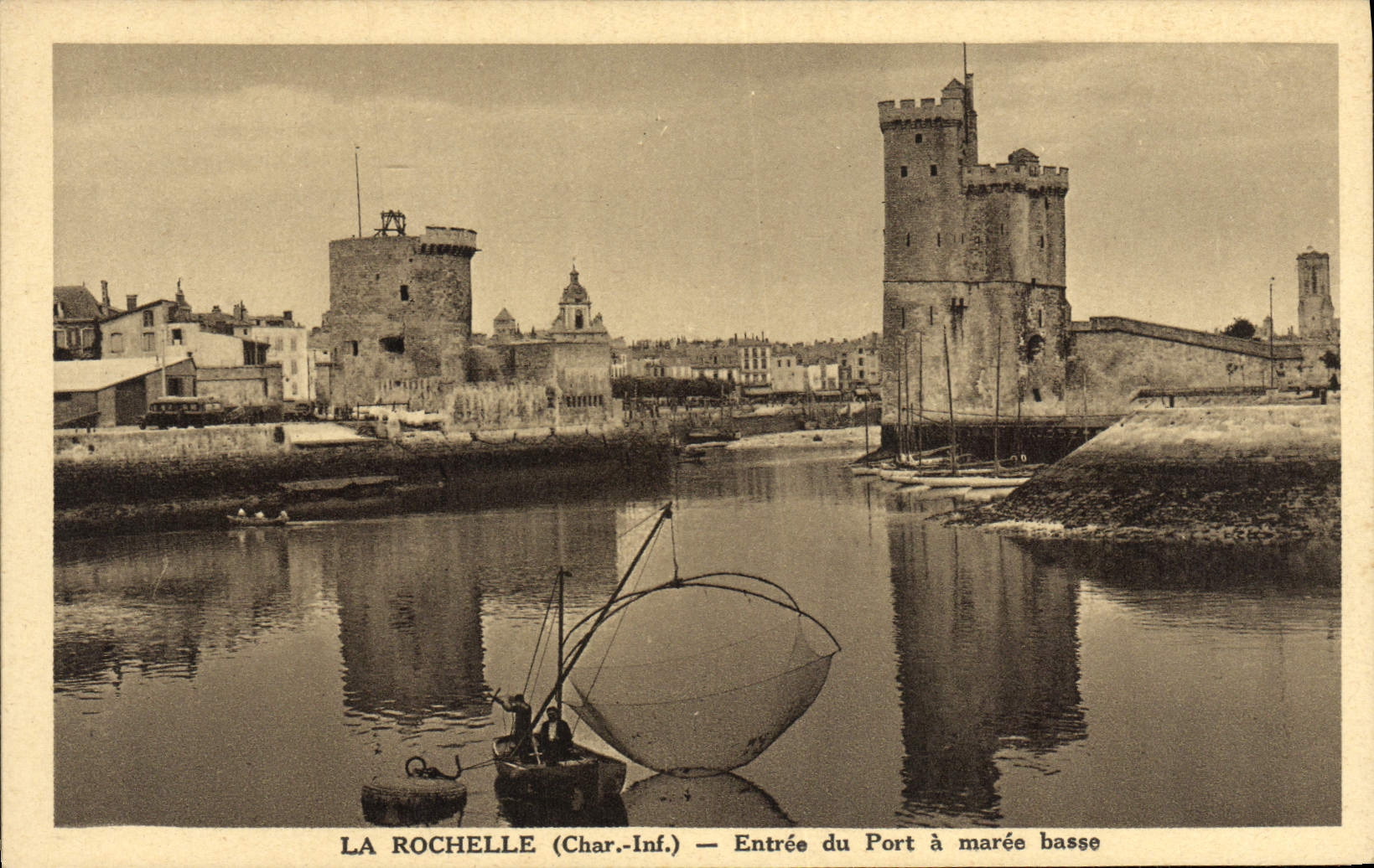 CPA La Rochelle Entree Du Port A Maree Basse Pecheur Peche 
