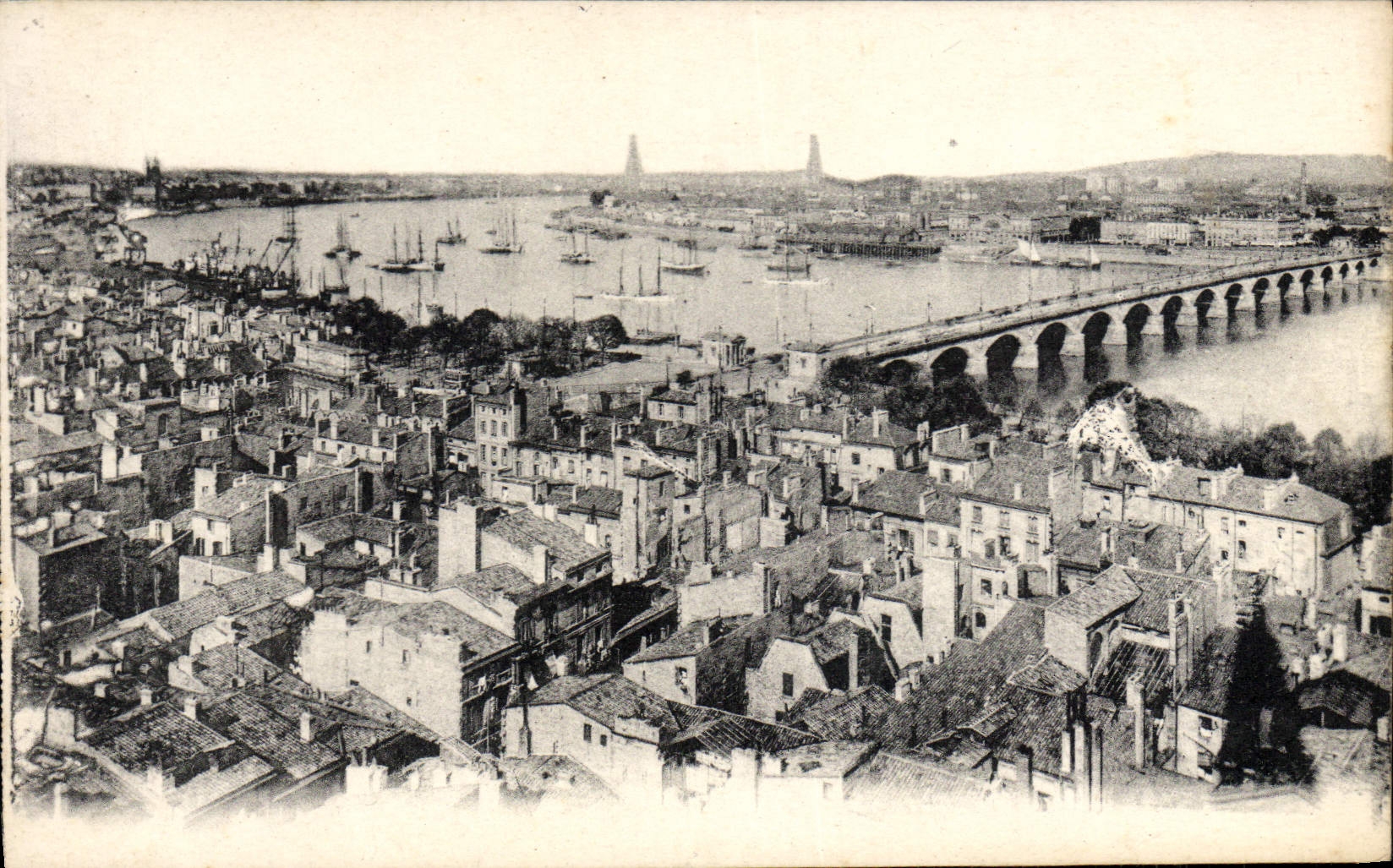 Bordeaux — Vue sur la Rade, prise de l'Église Saint-Michel — Pierre Barreau, Cours d'Aquitaine