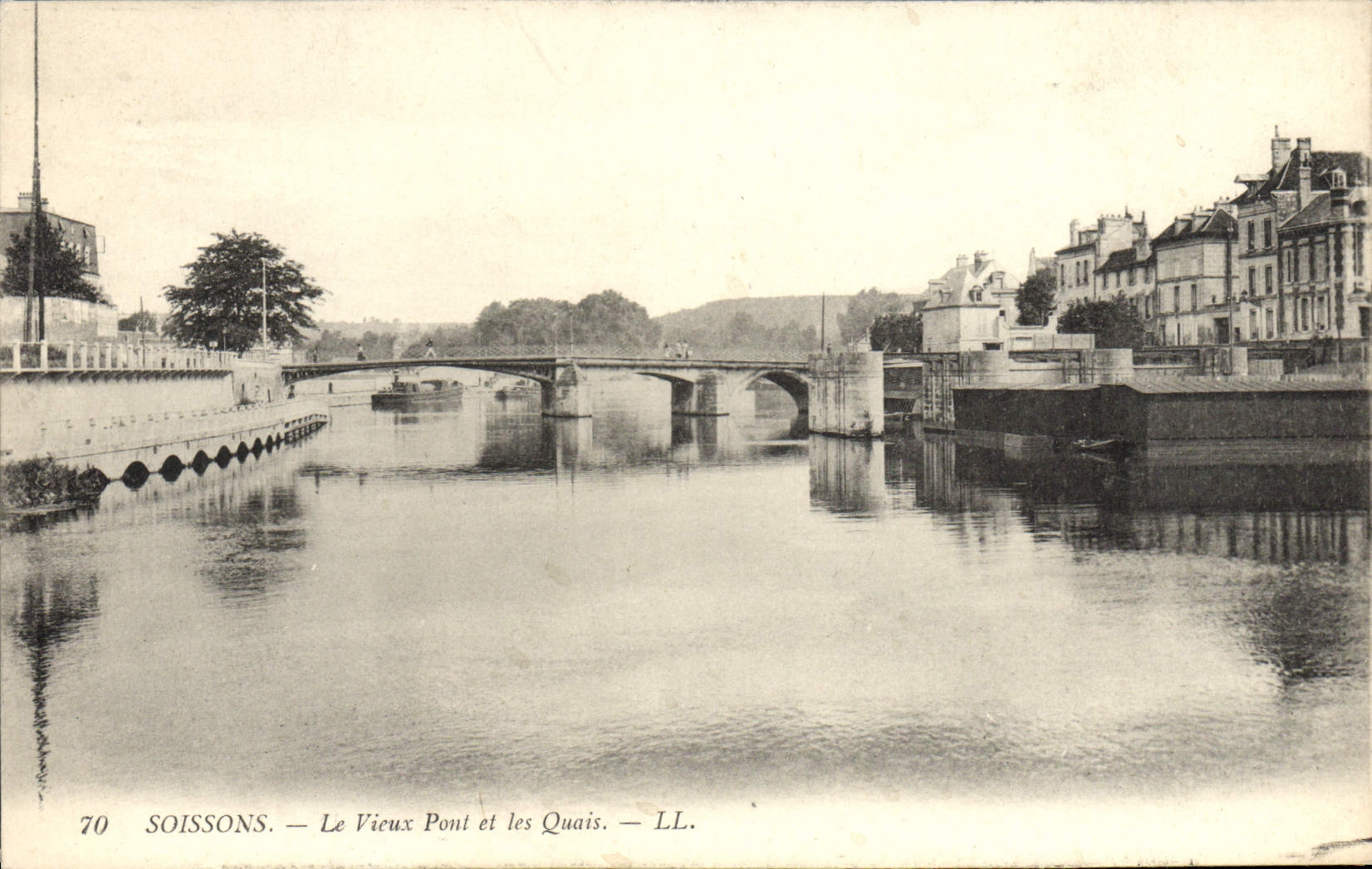 CPA Soissons Le Vieux Pont Et Les Quais
