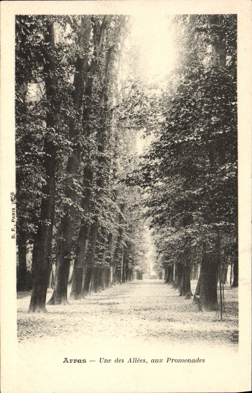 Arres — Une des Allées, aux Promenades — B.F. Paris
