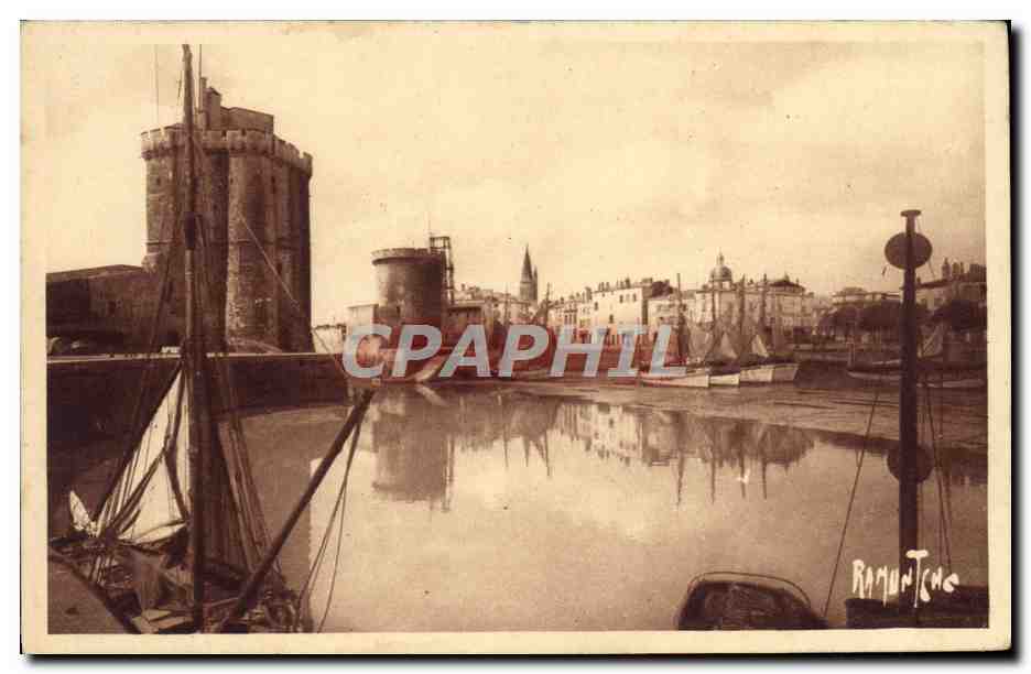 Sortie du Port de LA ROCHELLE — Vue du port avec la Tour de la Lanterne — Éditions Artistiques Raymonde Bergevin