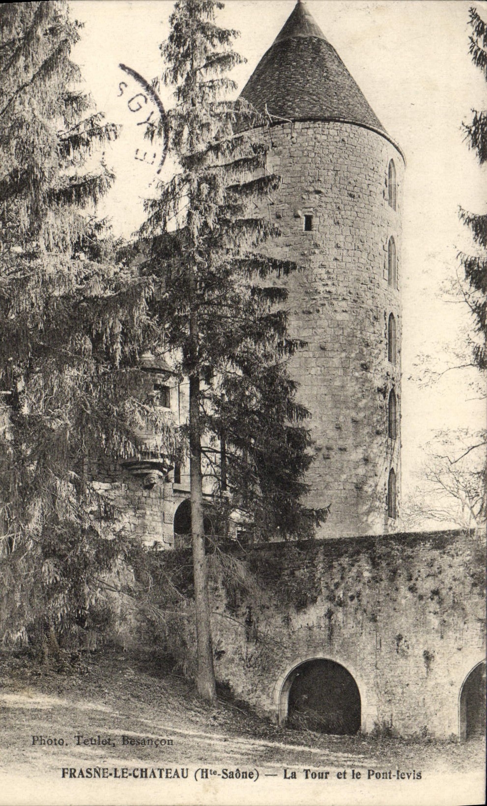 Frasne-le-Château (Hte-Saône) — La Tour et le Pont-levis — Photo Tecloï, Besançon