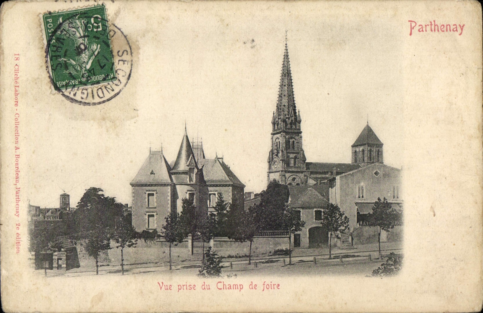 CPA Parthenay Vue prise du champ de foire 