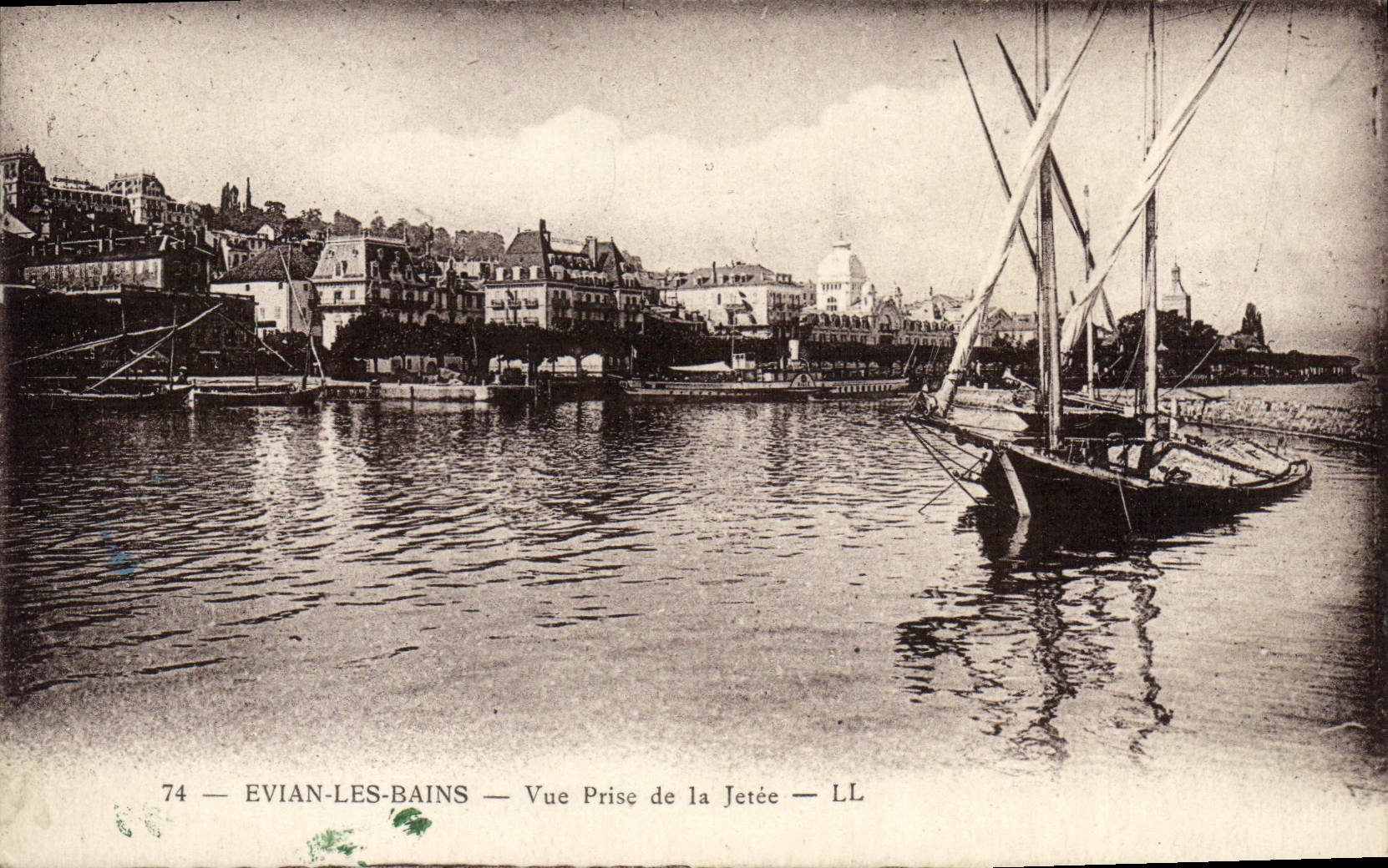Évian-les-Bains — Vue prise de la jetée — LL
