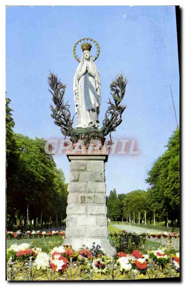 CPM Lourdes La Vierge Couronnee