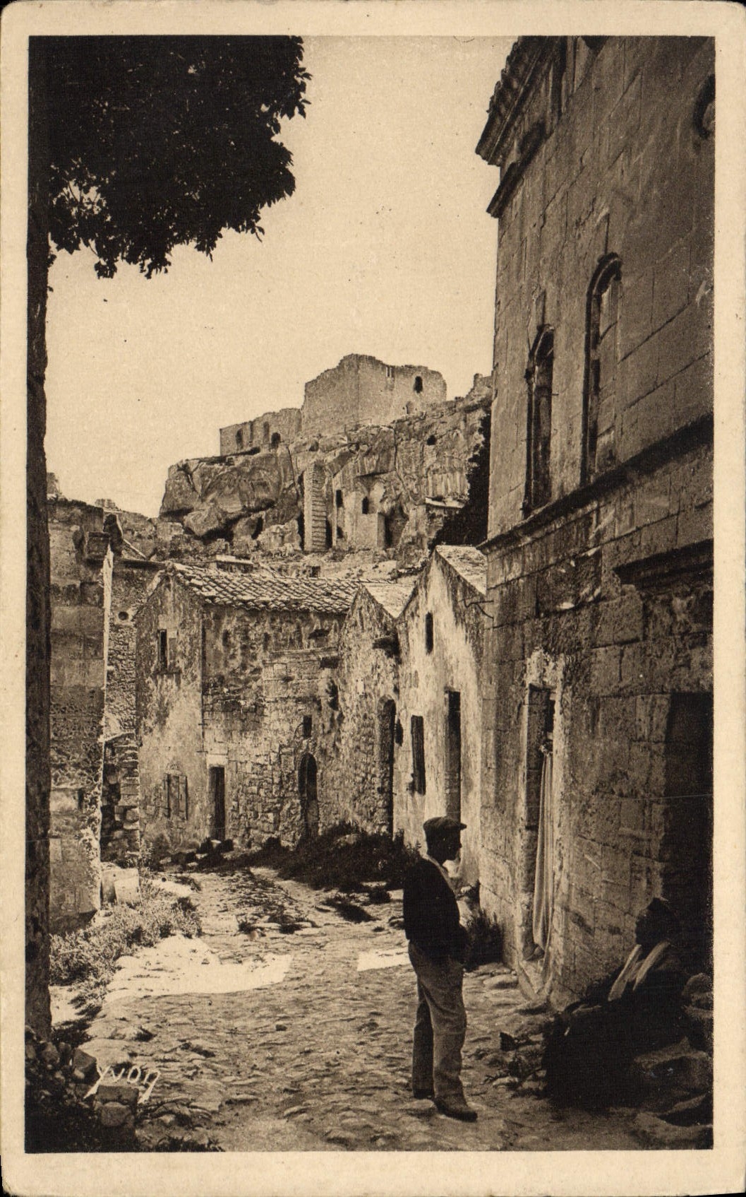 Une Vieille Rue des Baux — Provence — Édition d'Art YVON, Paris