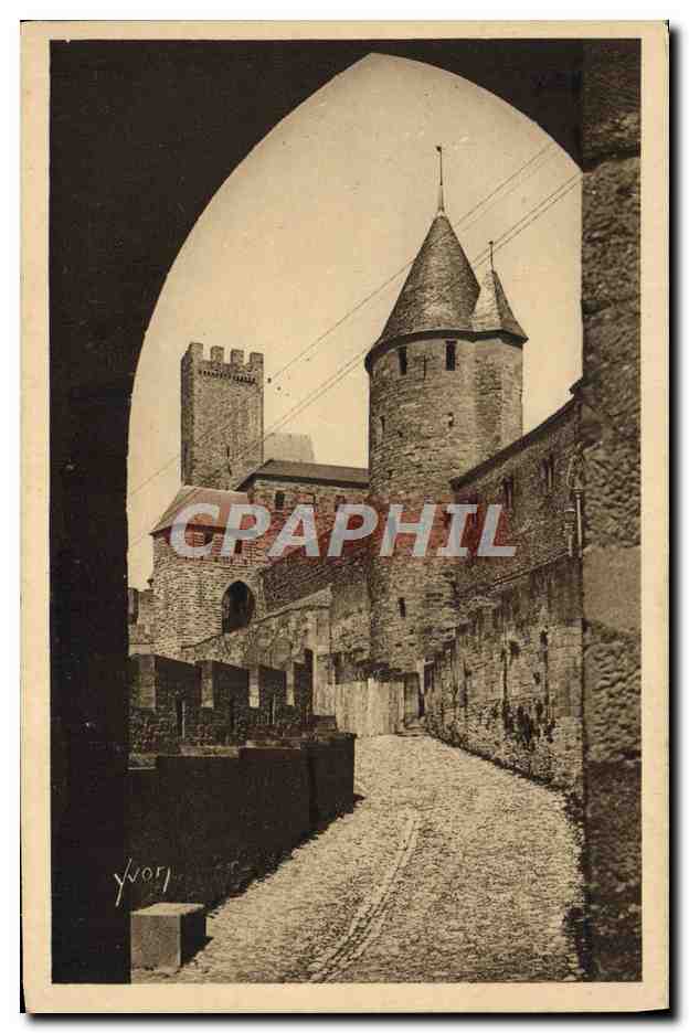 CPA La Douce France Carcassonne La Cite L'avant porte et la Tour de justice