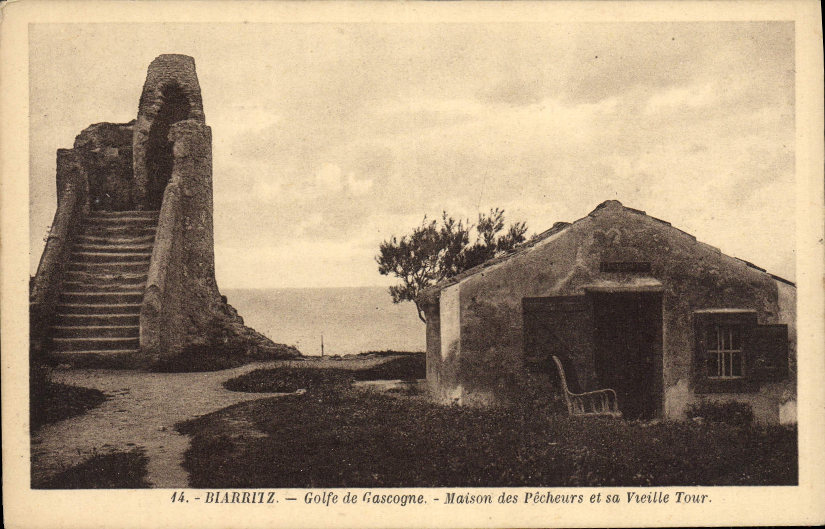 CPA Biarritz Golfe De Gascogne Maison de pecheurs et sa vieille tour 