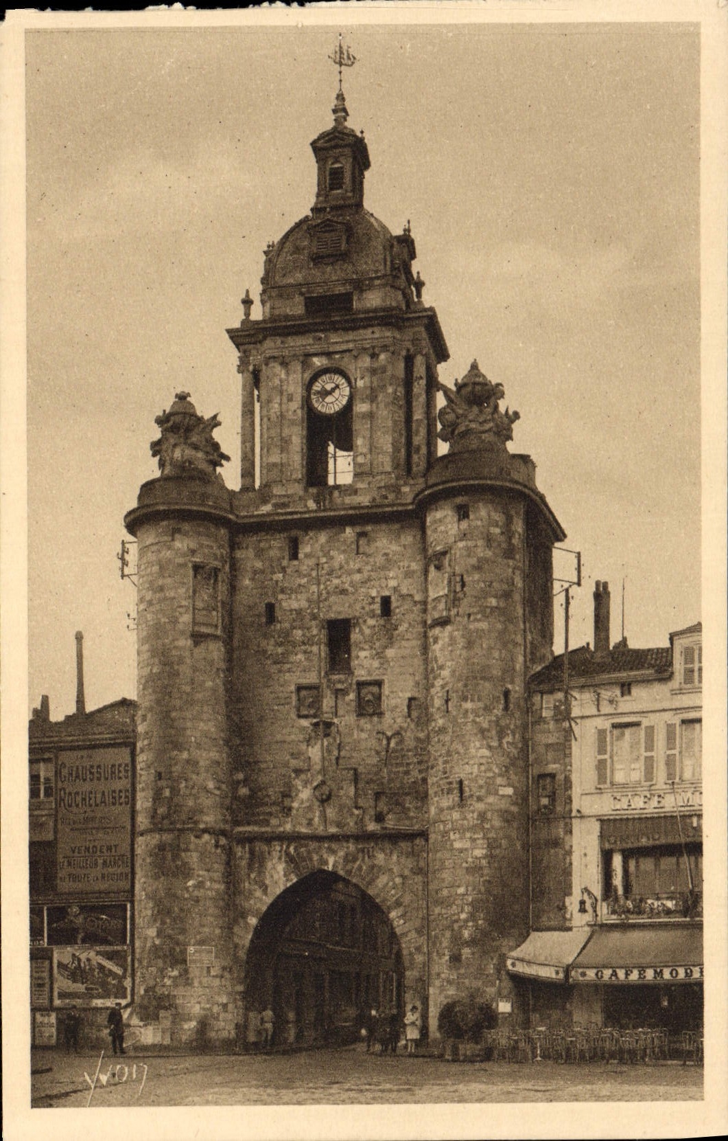 CPA La Rochelle Tour De La Grosse Horloge