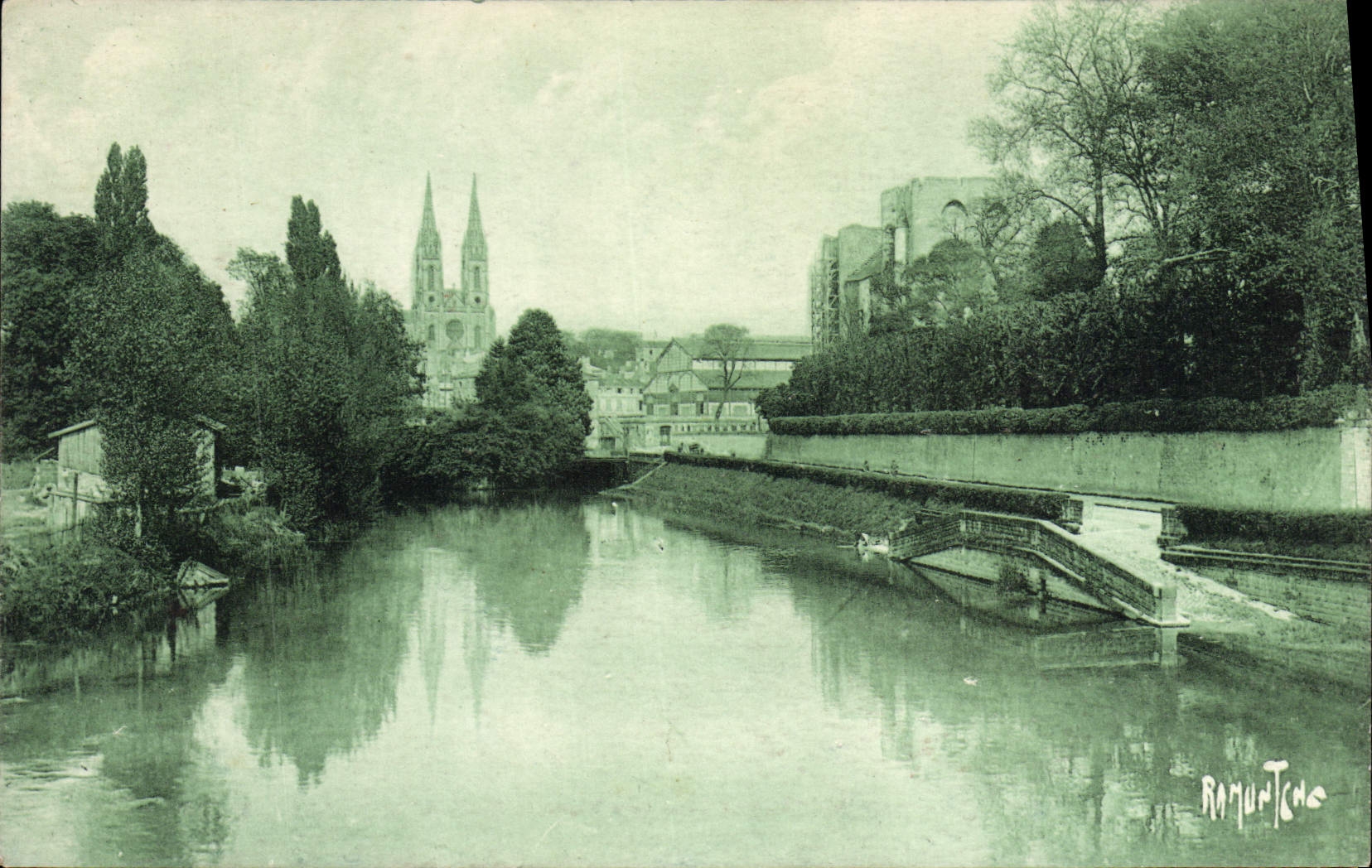Niort — La Sèvre Niortaise vers le vieux donjon et l'Église Saint-André — Éditions Artistiques Raymond Bergevin