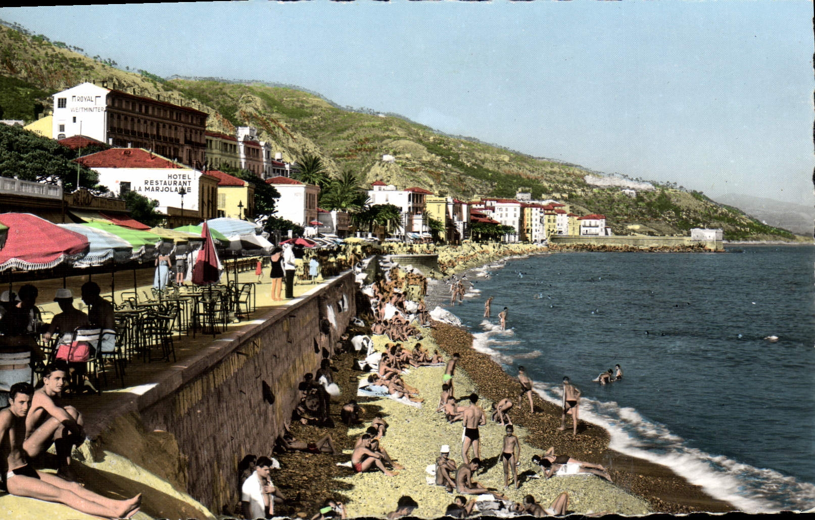 CPM Menton La promenade de la plage et les grands hotels